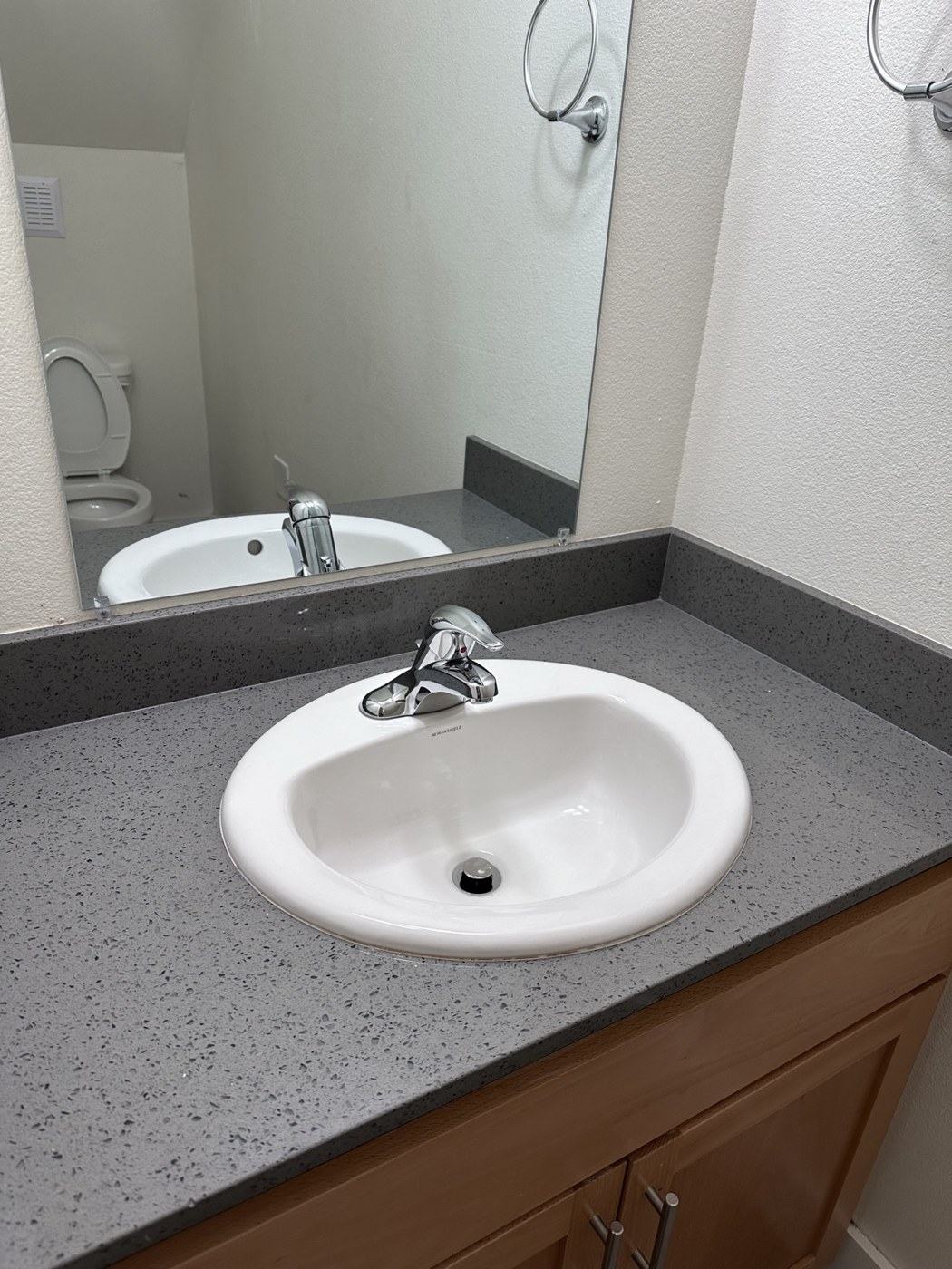 Sink, counter and mirror after cleaning