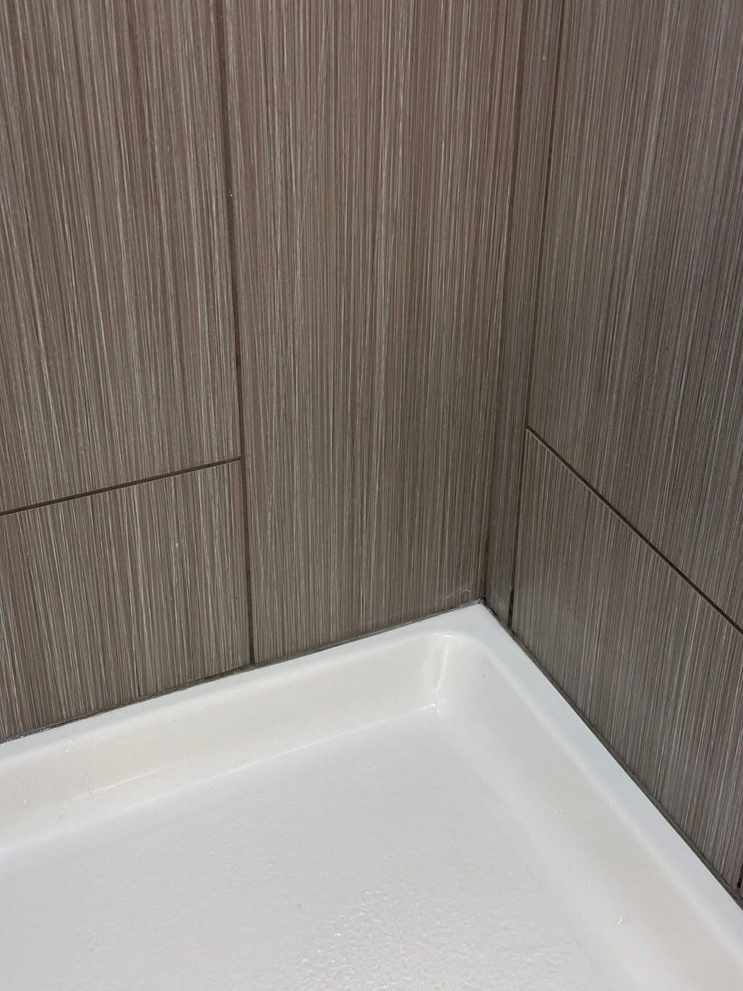 Shower corner after cleaning
